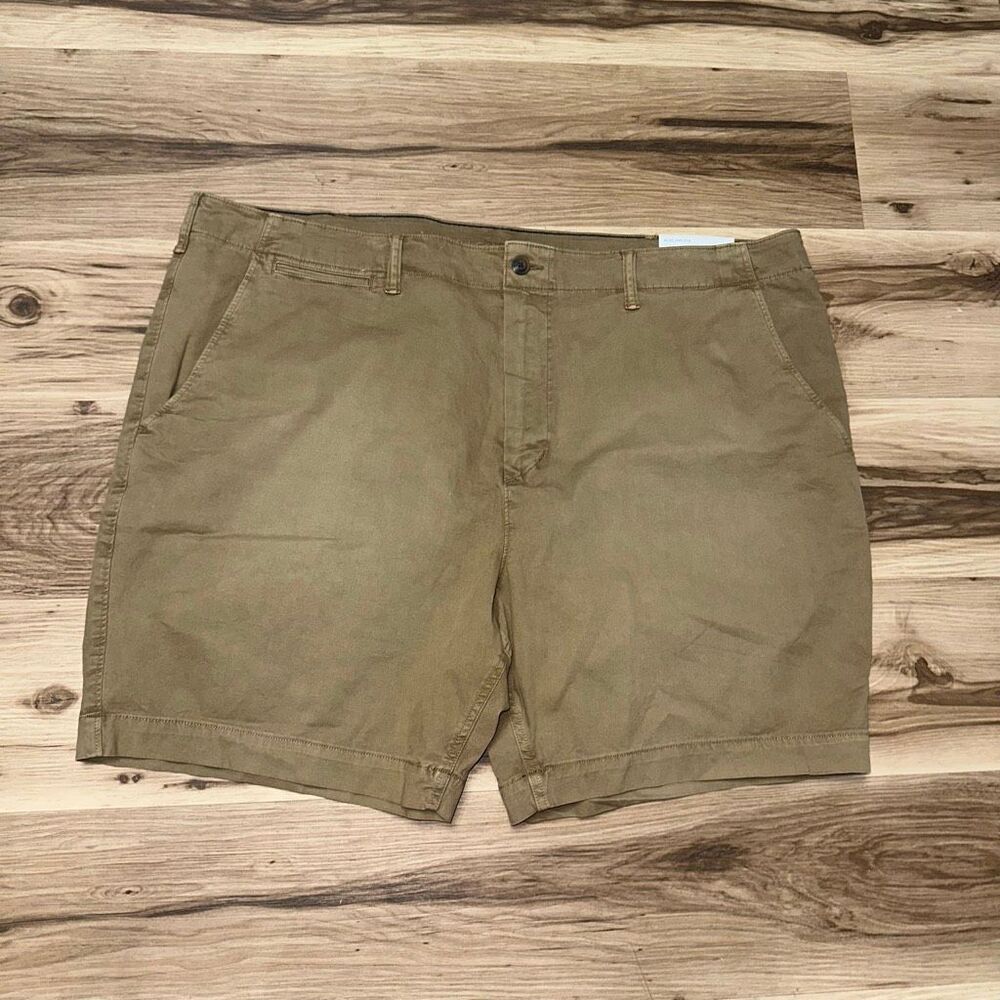 American Eagle tan classic 8” 46 normcore flat front shorts